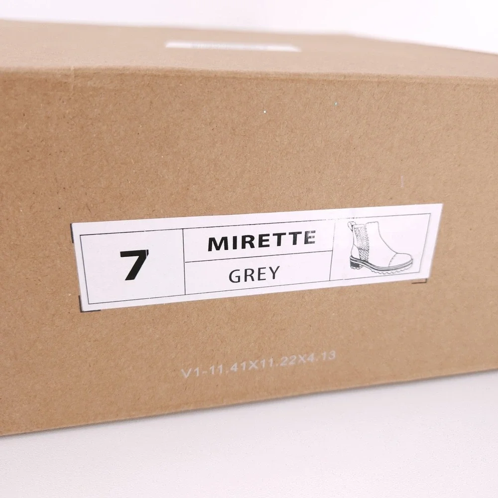 Journee Collection Mirette Grey Lug Sole Pull‎ On Winter Booties Womens Size 7